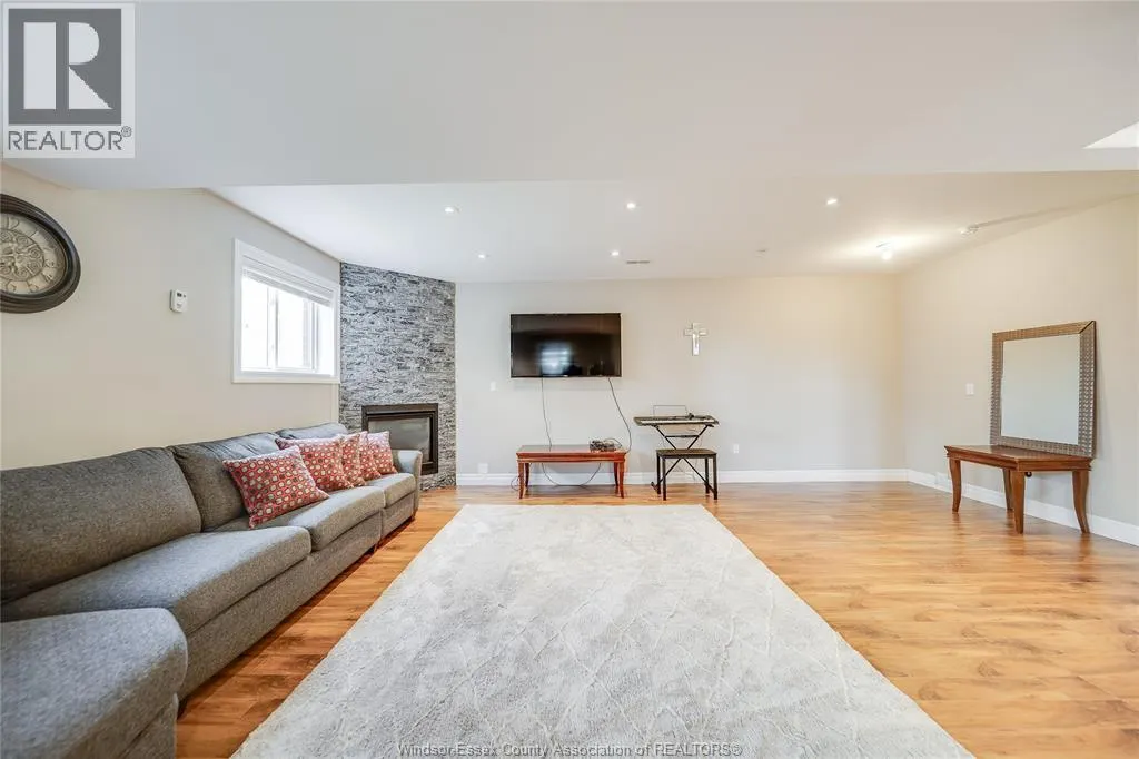 3072 TROUP CRESCENT