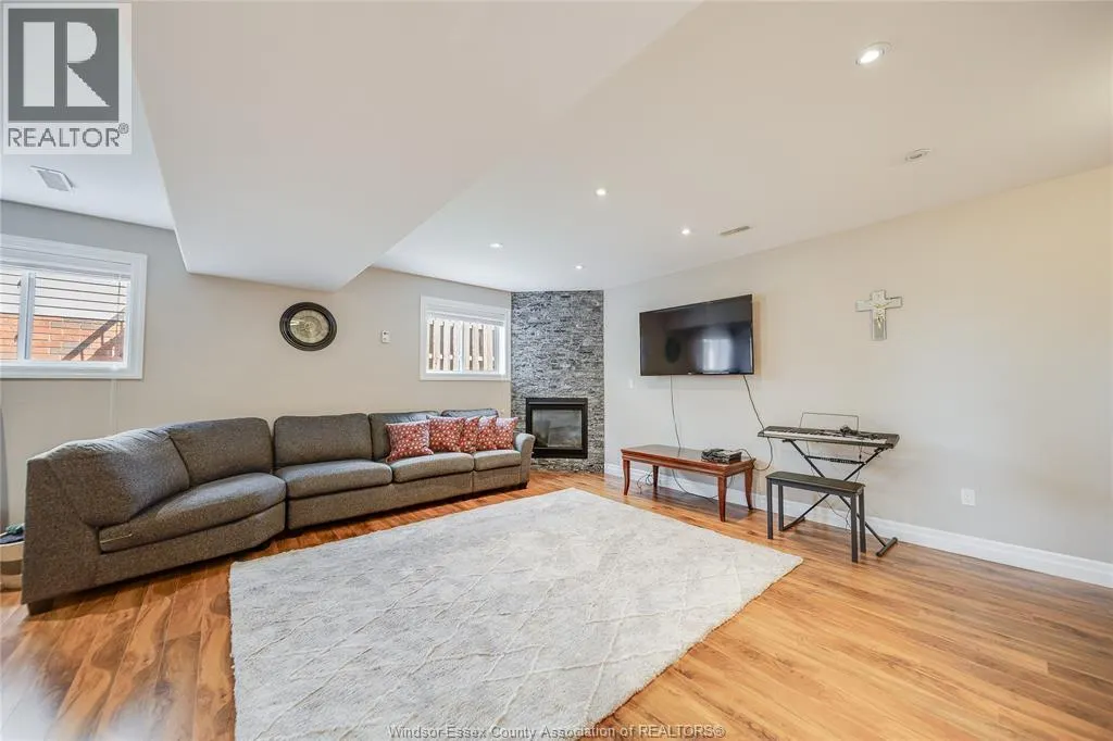 3072 TROUP CRESCENT