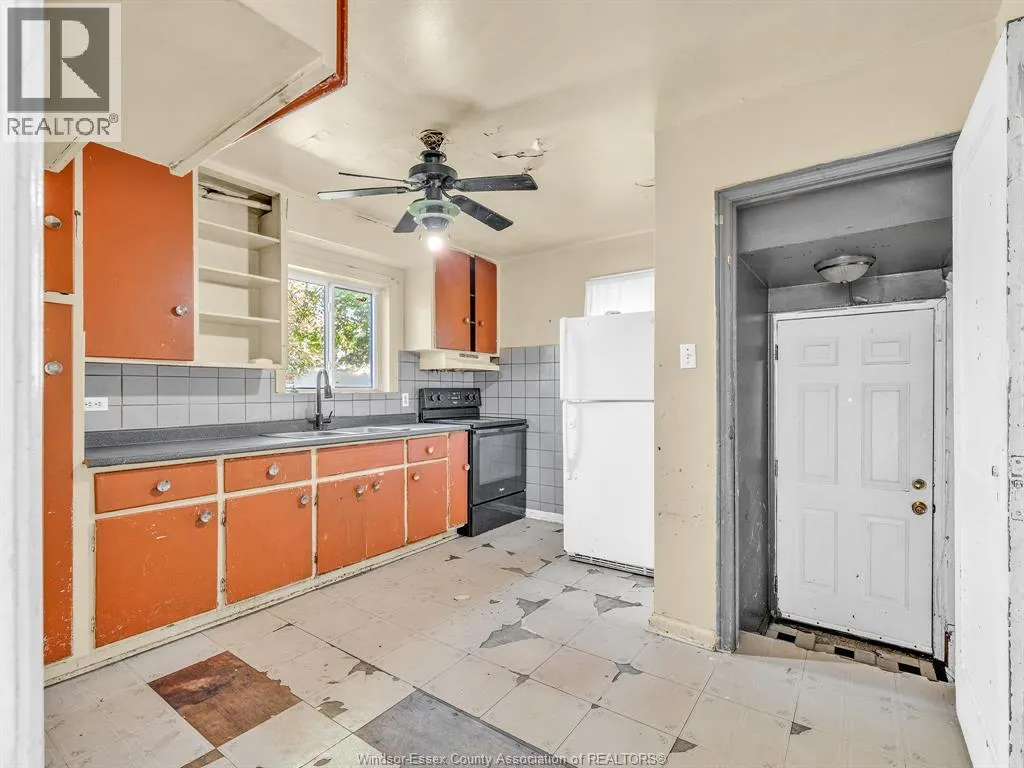 2290 TECUMSEH ROAD West