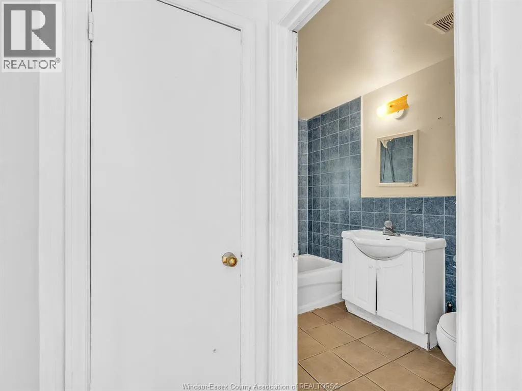 2290 TECUMSEH ROAD West