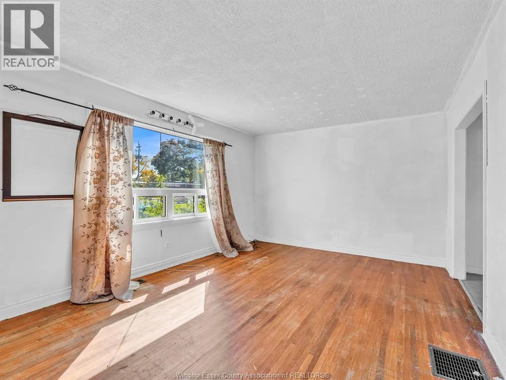 2290 TECUMSEH ROAD West