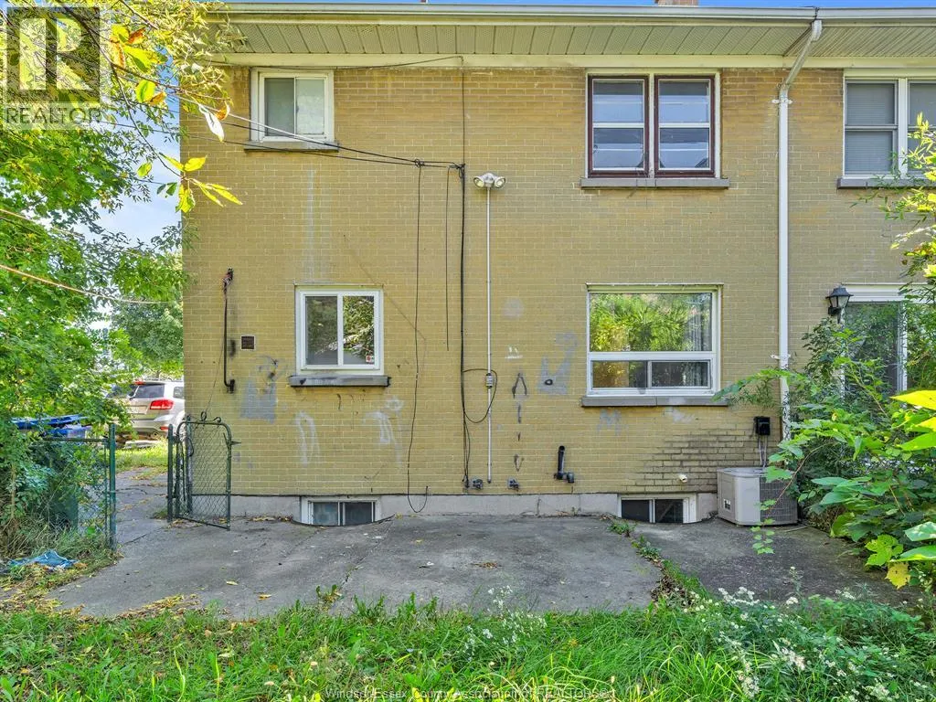2290 TECUMSEH ROAD West