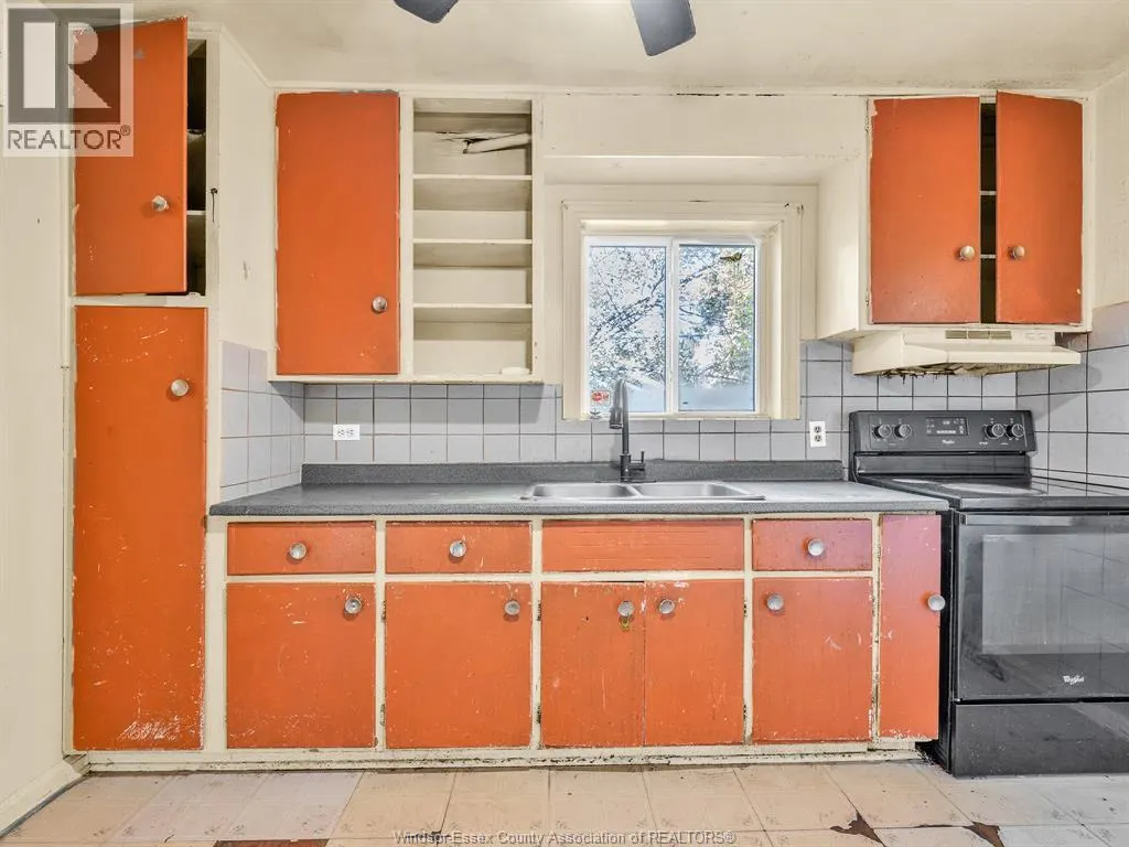 2290 TECUMSEH ROAD West