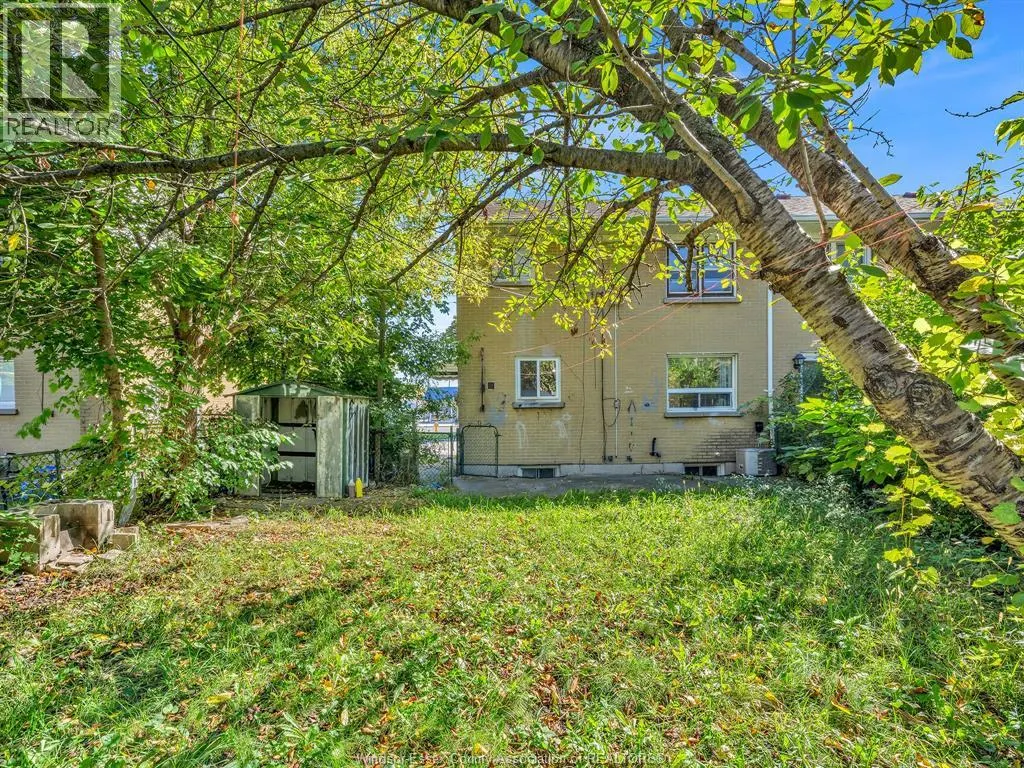 2290 TECUMSEH ROAD West