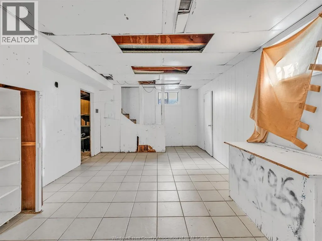 2290 TECUMSEH ROAD West