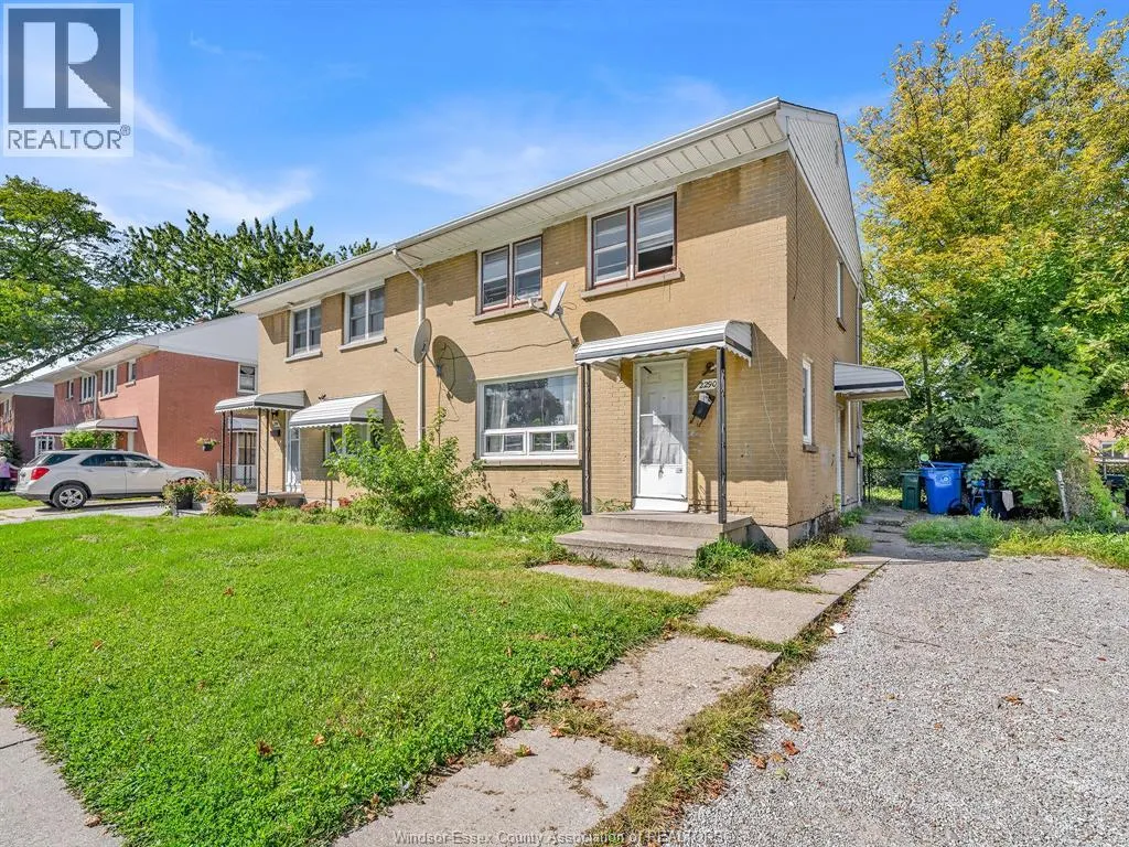 2290 TECUMSEH ROAD West