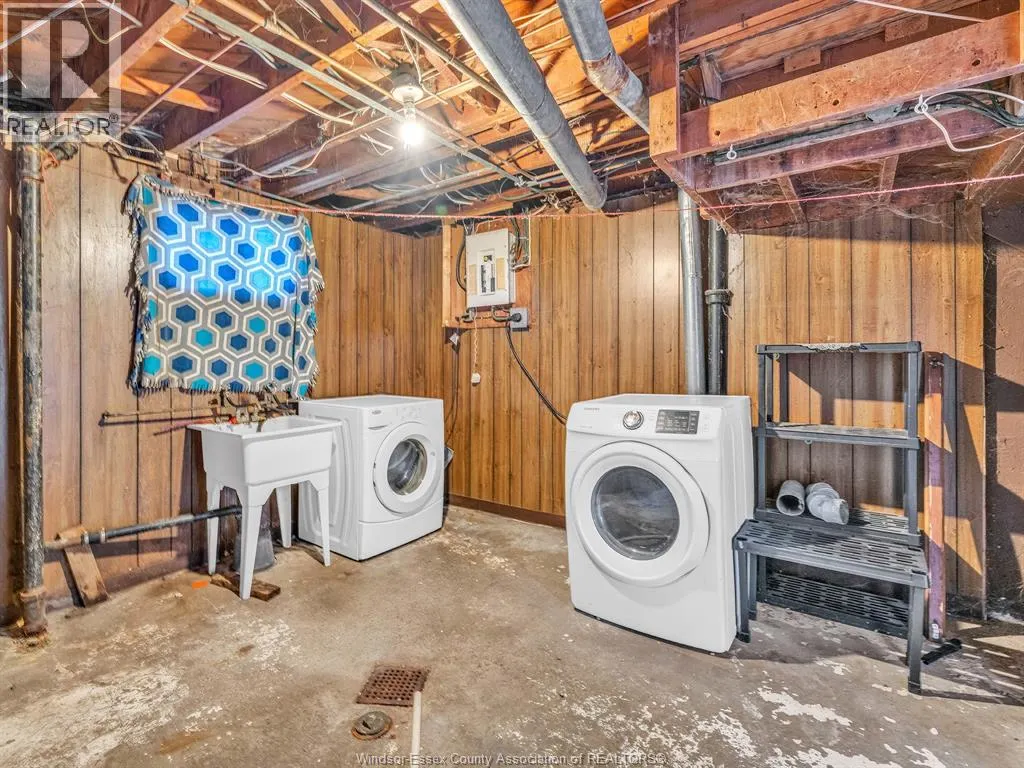 2290 TECUMSEH ROAD West