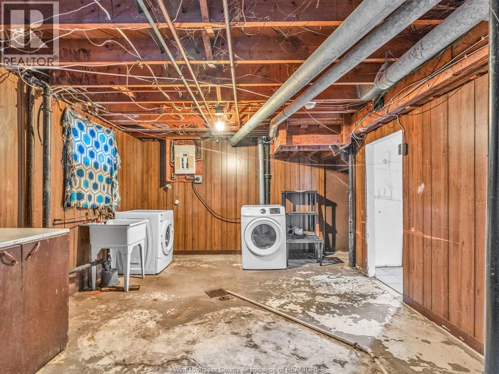 2290 TECUMSEH ROAD West