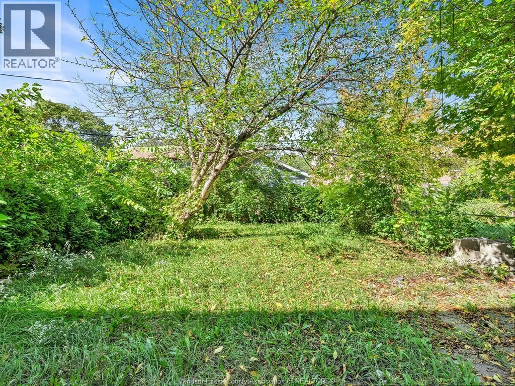 2290 TECUMSEH ROAD West
