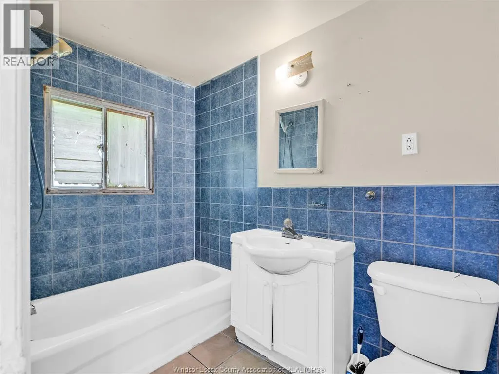 2290 TECUMSEH ROAD West