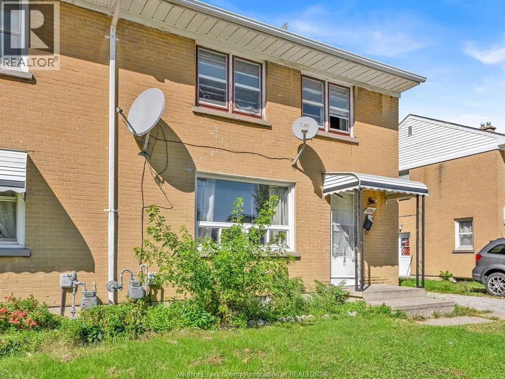 2290 TECUMSEH ROAD West