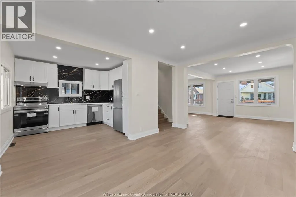 930 Elsmere