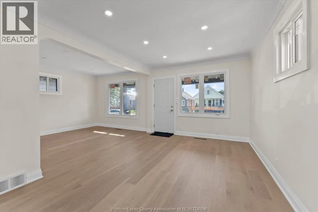 930 Elsmere