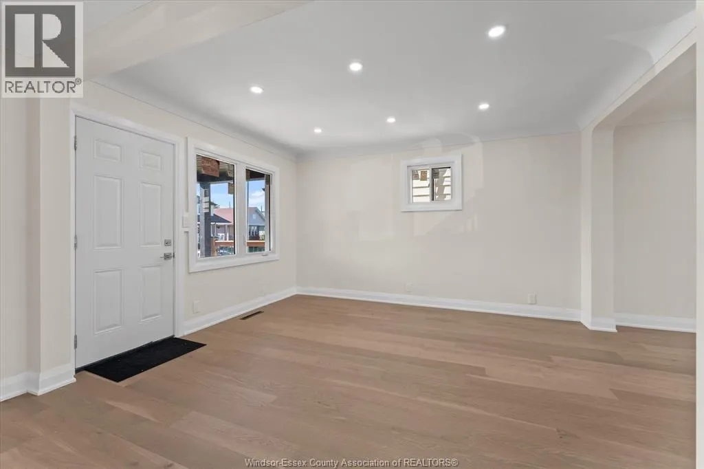 930 Elsmere