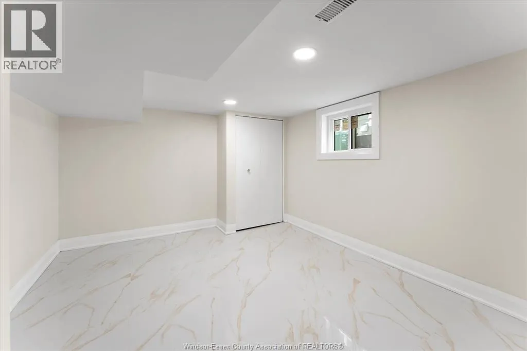 930 Elsmere