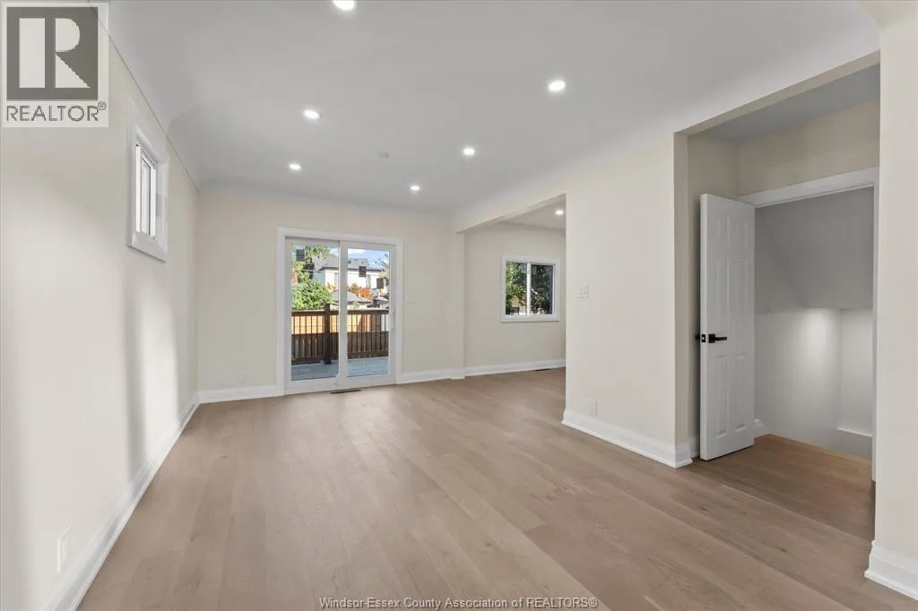 930 Elsmere