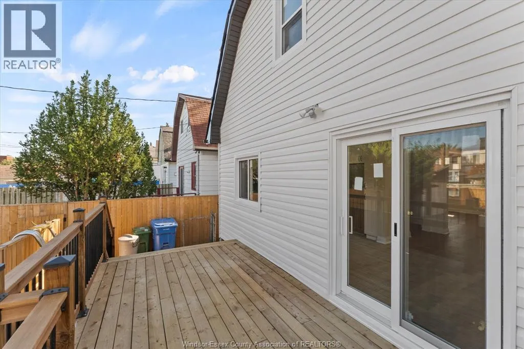 930 Elsmere