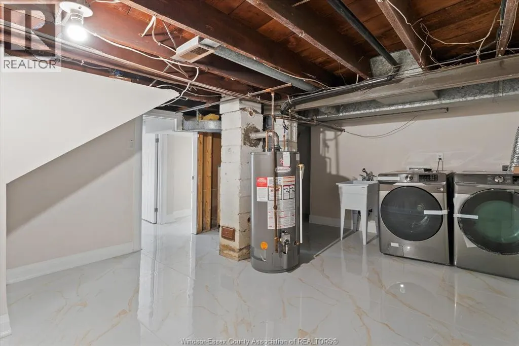 930 Elsmere