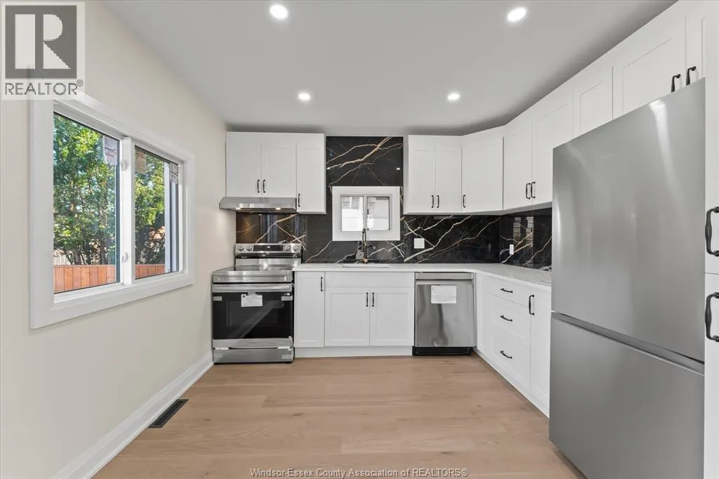 930 Elsmere