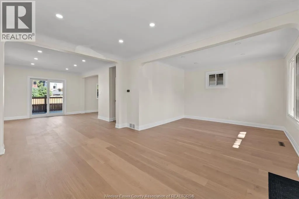 930 Elsmere