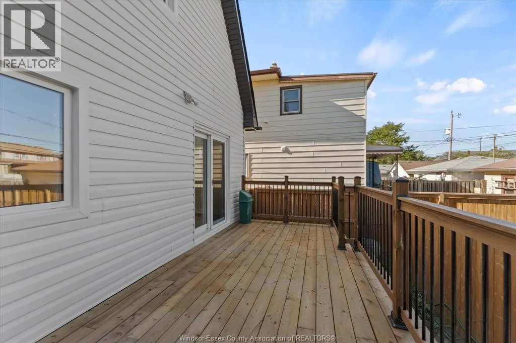 930 Elsmere