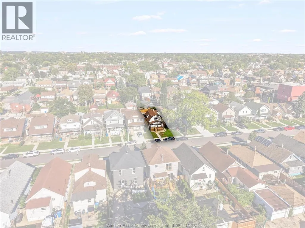 930 Elsmere