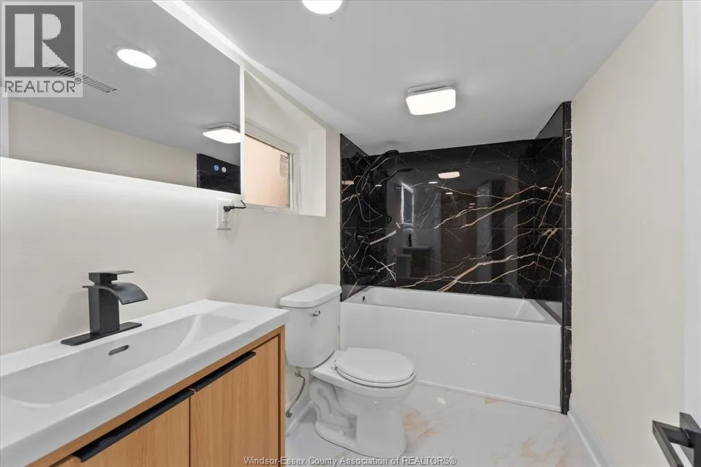 930 Elsmere