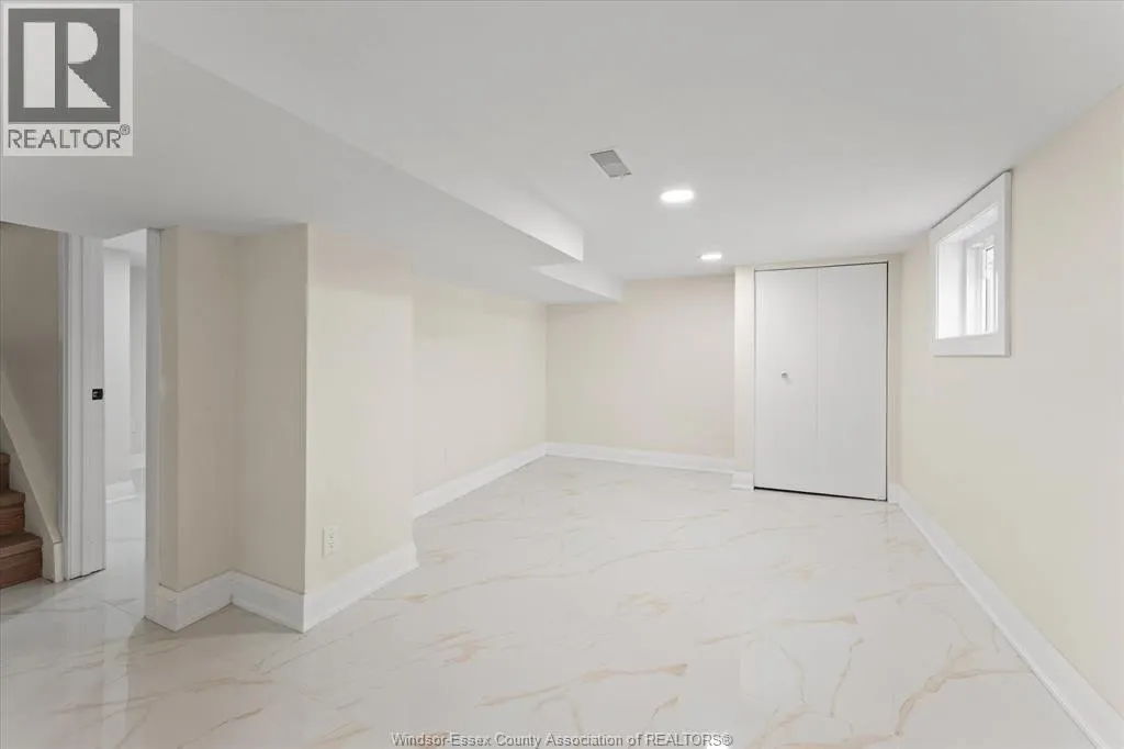 930 Elsmere