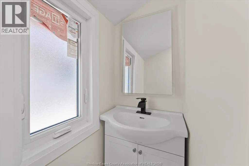 930 Elsmere