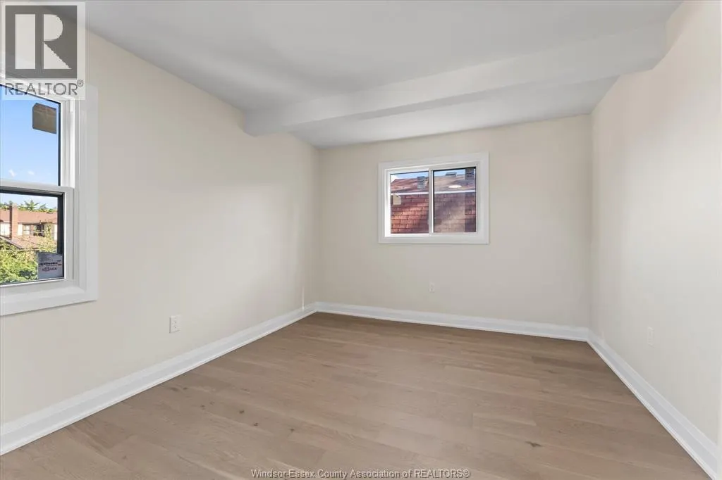 930 Elsmere