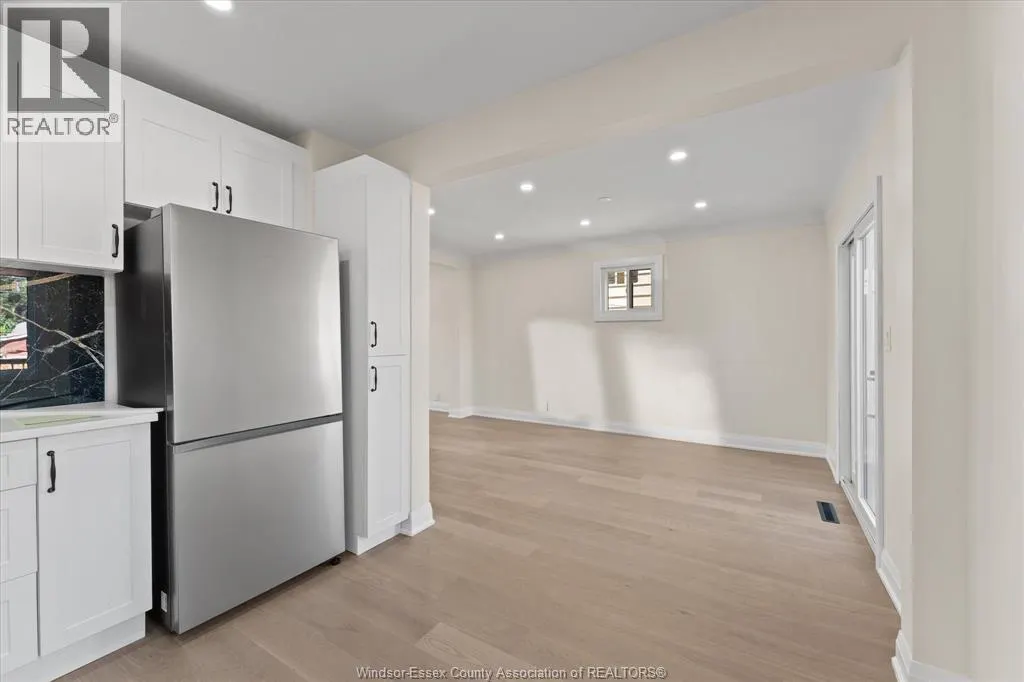 930 Elsmere