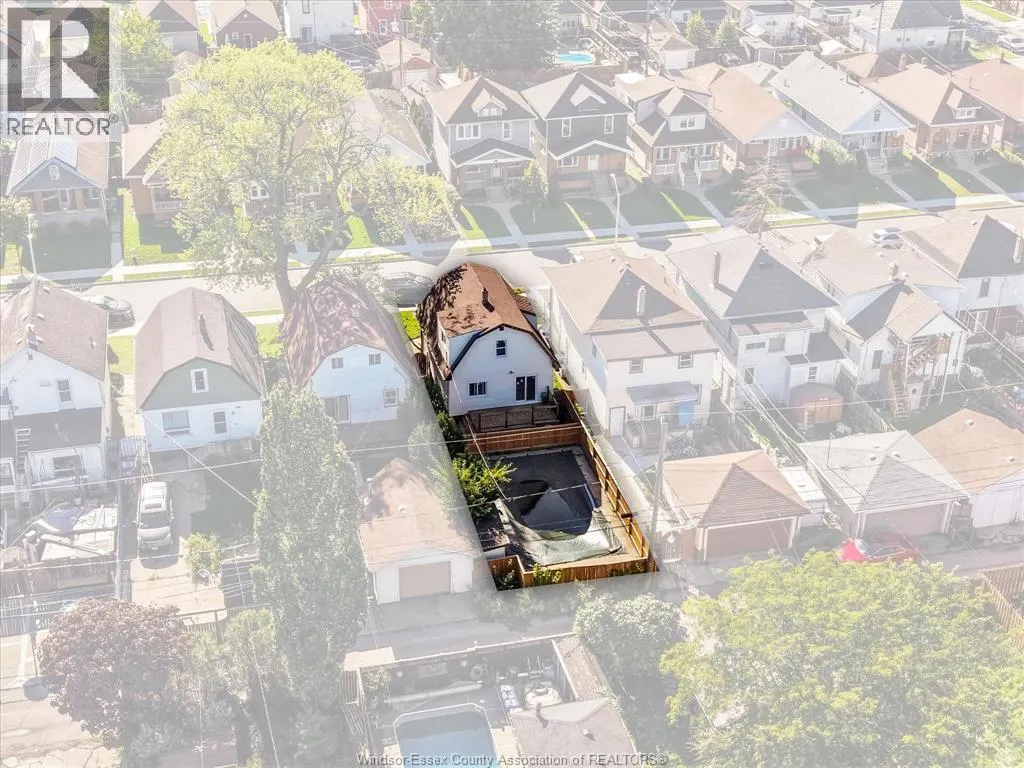930 Elsmere