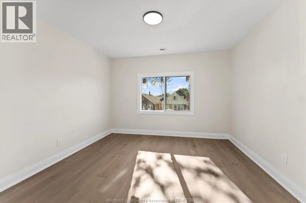 930 Elsmere