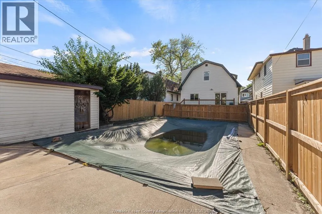 930 Elsmere