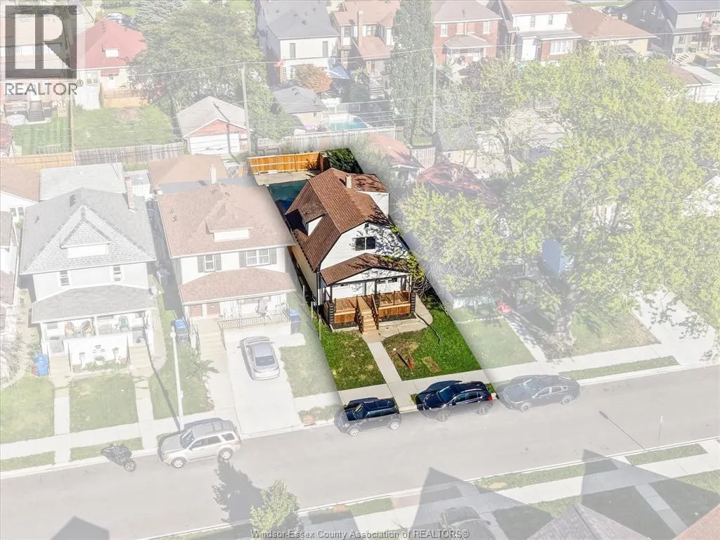 930 Elsmere