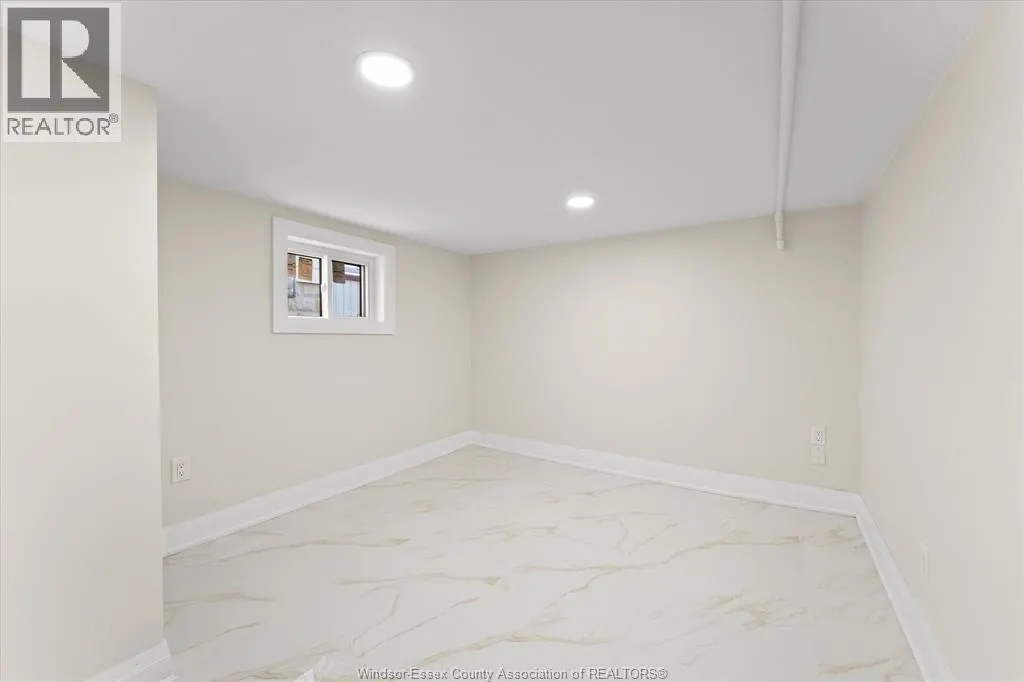 930 Elsmere