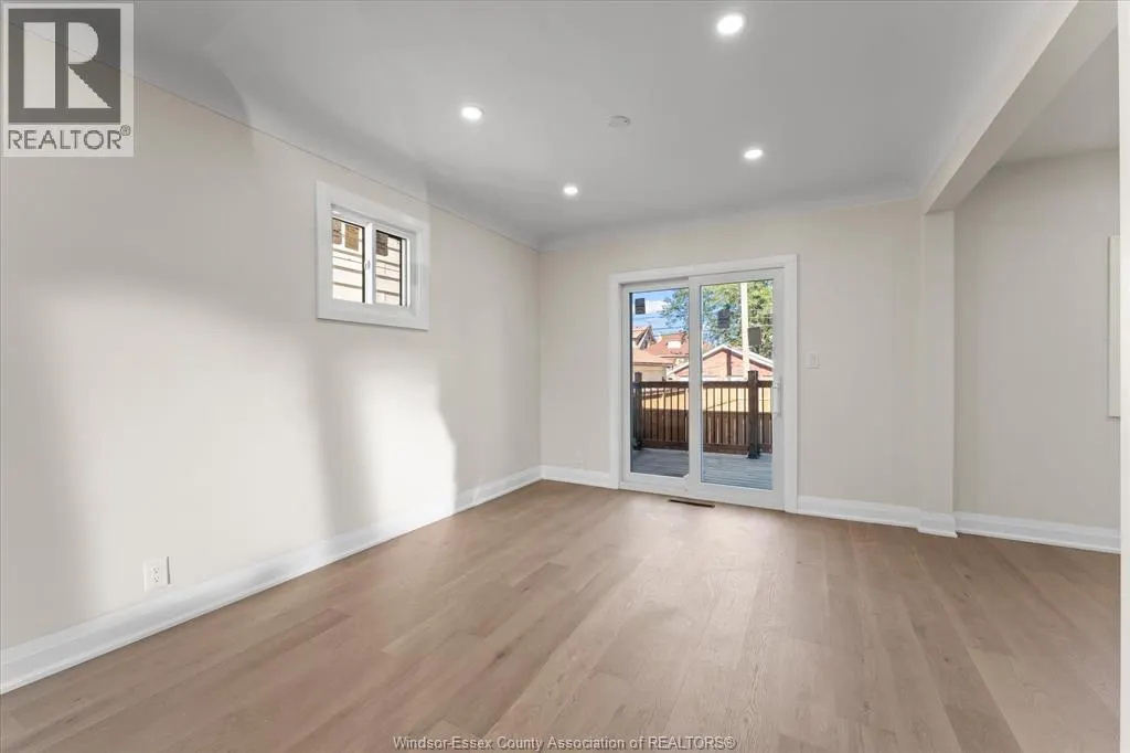 930 Elsmere