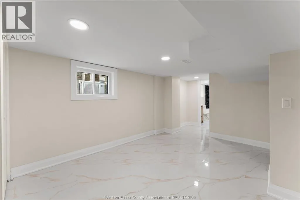 930 Elsmere