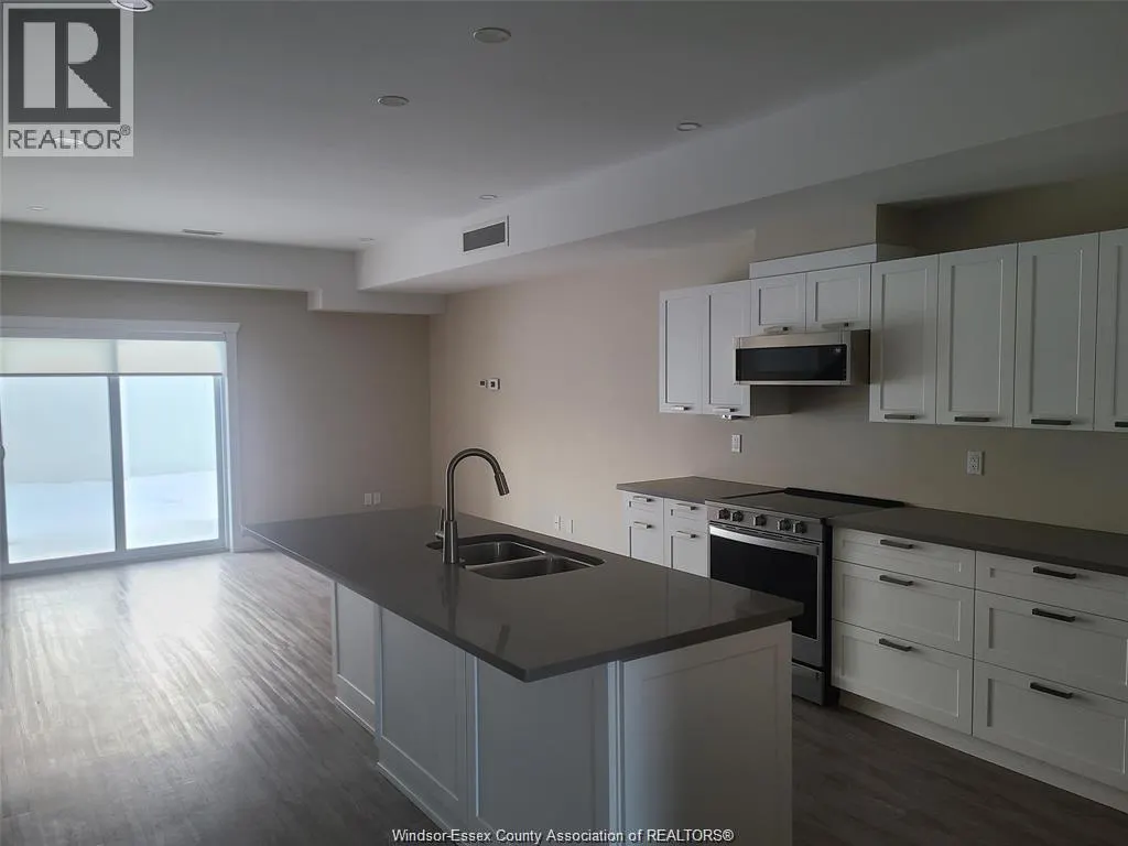 550 SANDISON STREET Unit# 15
