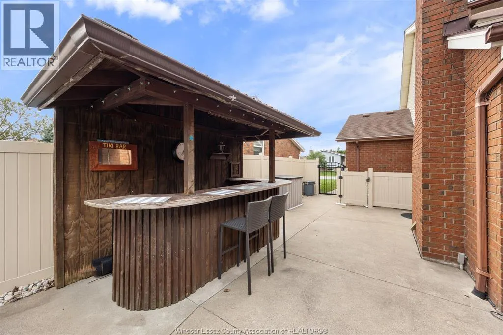 1316 CARRIAGE LANE