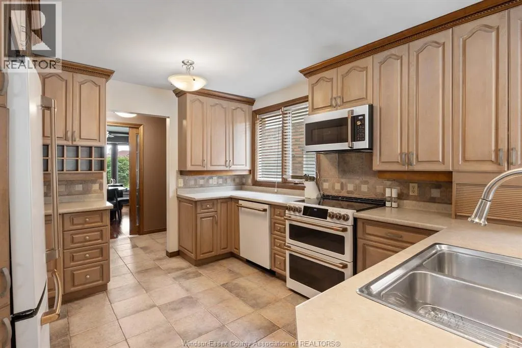 1316 CARRIAGE LANE