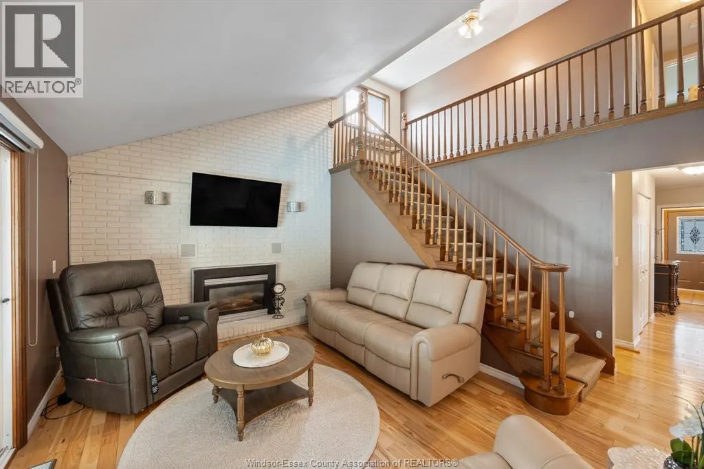 1316 CARRIAGE LANE