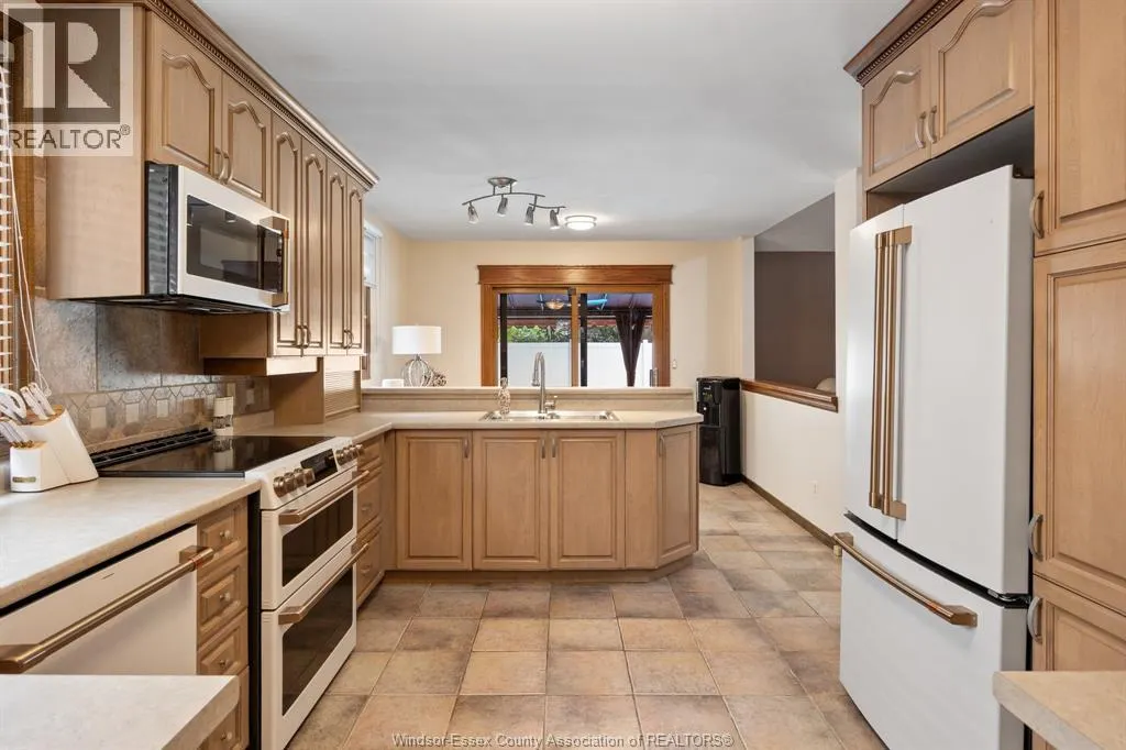 1316 CARRIAGE LANE
