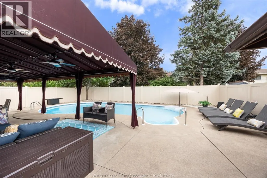 1316 CARRIAGE LANE
