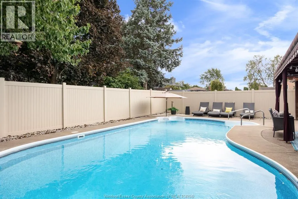 1316 CARRIAGE LANE
