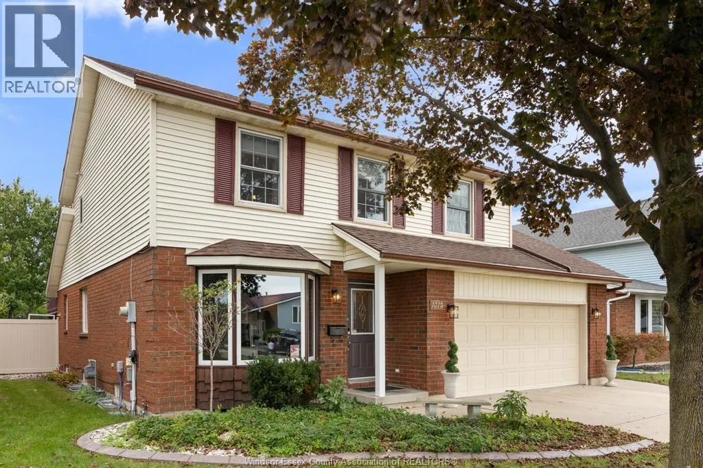 1316 CARRIAGE LANE