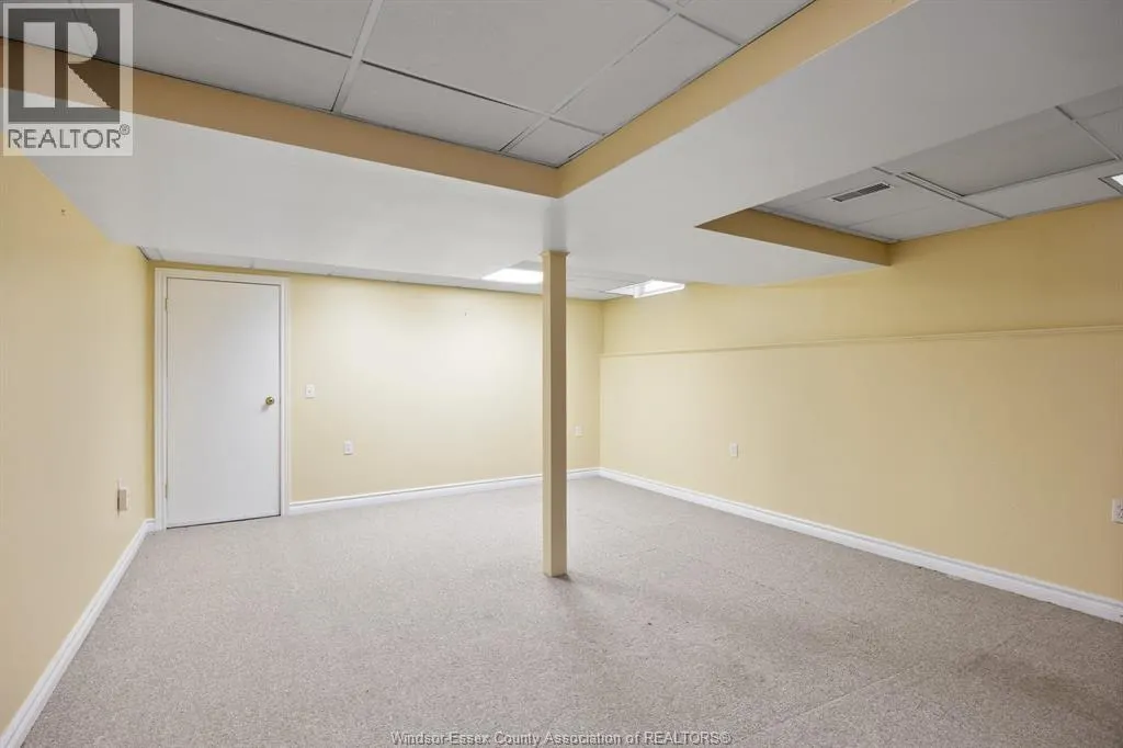 1316 CARRIAGE LANE