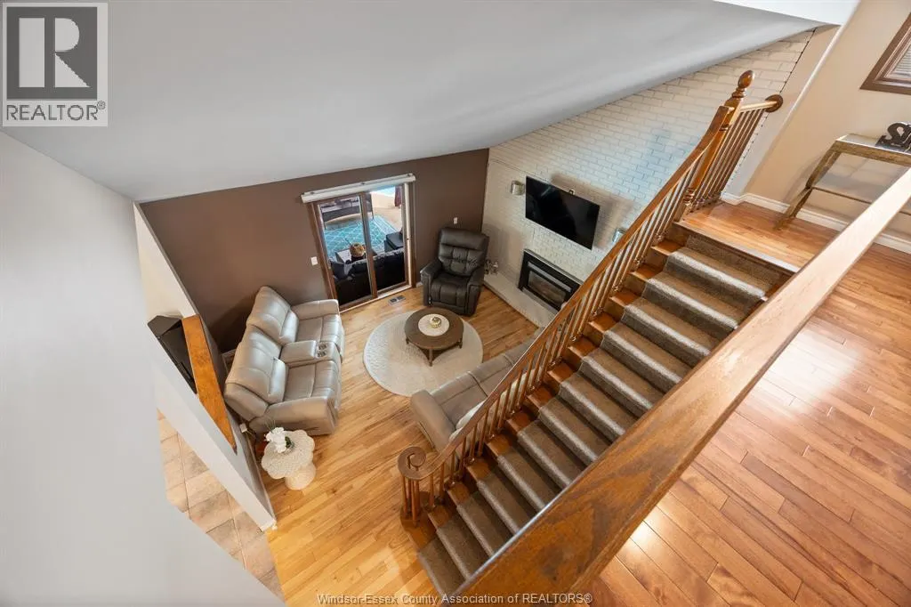 1316 CARRIAGE LANE