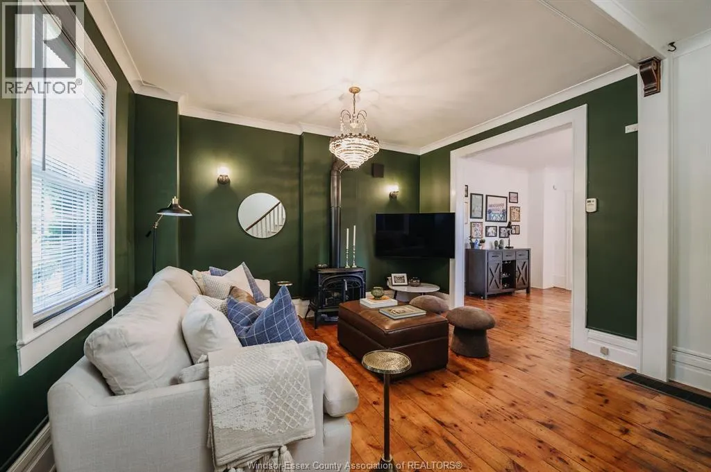 896 MONMOUTH ROAD
