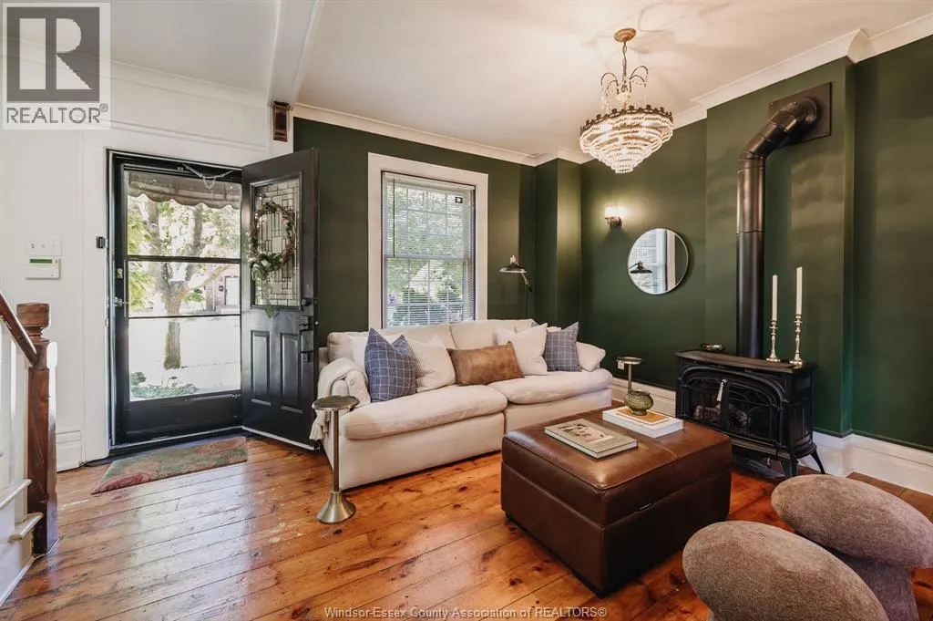 896 MONMOUTH ROAD
